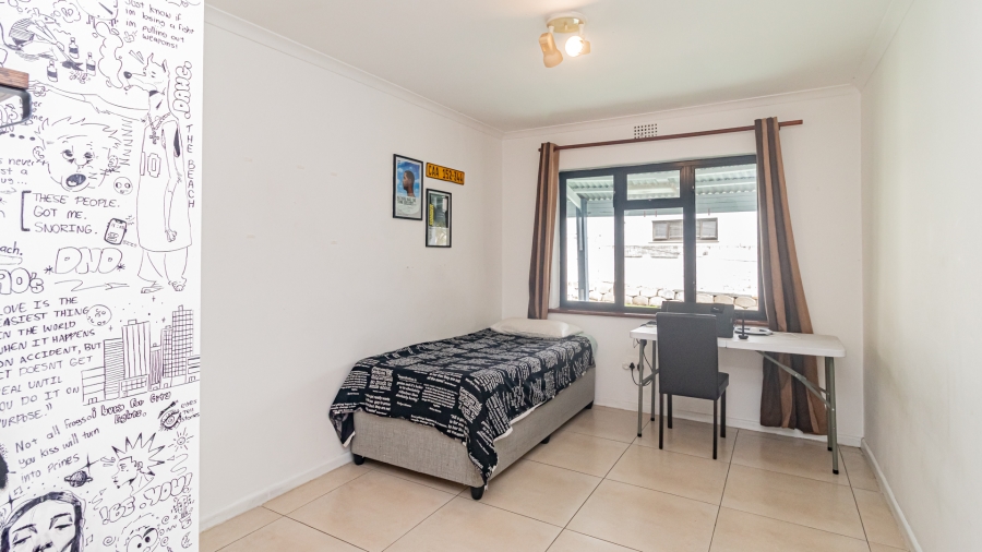 5 Bedroom Property for Sale in Sunnydale Western Cape